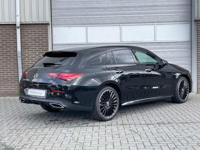 Mercedes-Benz CLA-KLASSE Shooting Brake 250 e AMG Line | Premium Pakket | Night Pakket | Panoramadak | MULTIBEAM LED Koplampen | Dodehoekassistent | Advanced Sound System | Sfeerverlichting | Stoelverwarming | Achteruitrijcamera | Showmodel
