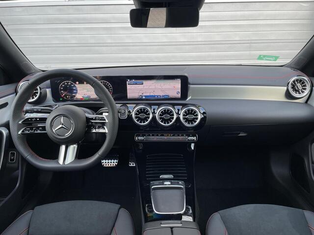 Mercedes-Benz CLA-KLASSE Shooting Brake 250 e AMG Line | Premium Pakket | Night Pakket | Panoramadak | MULTIBEAM LED Koplampen | Dodehoekassistent | Advanced Sound System | Sfeerverlichting | Stoelverwarming | Achteruitrijcamera | Showmodel