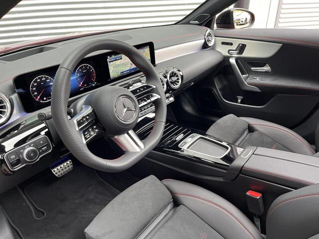 Mercedes-Benz CLA-KLASSE Shooting Brake 180 | AMG Line | Panoramadak | Premium Plus Pakket | Night Pakket | Burmester Surround Sound | 360° Camera | Head-up Display | Dodehoekassistent | MULTIBEAM LED Koplampen | Elektrisch Verstelbare Stoelen + Memory
