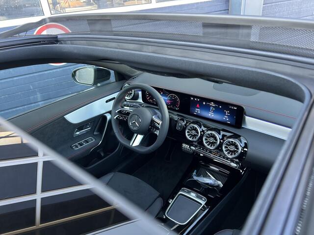 Mercedes-Benz CLA-KLASSE Shooting Brake 180 Star Edition AMG Line | Night Pakket | Panoramadak | MULTIBEAM LED Koplampen | Dodehoekassistent | Apple CarPlay | Android Auto | Sfeerverlichting | Stoelverwarming | Achteruitrijcamera | Showmodel