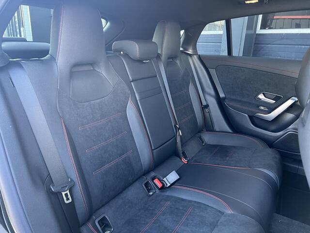 Mercedes-Benz CLA-KLASSE Shooting Brake 180 Star Edition AMG Line | Night Pakket | Panoramadak | MULTIBEAM LED Koplampen | Dodehoekassistent | Apple CarPlay | Android Auto | Sfeerverlichting | Stoelverwarming | Achteruitrijcamera | Showmodel