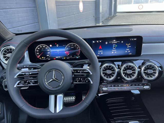 Mercedes-Benz CLA-KLASSE Shooting Brake 180 Star Edition AMG Line | Night Pakket | Panoramadak | MULTIBEAM LED Koplampen | Dodehoekassistent | Apple CarPlay | Android Auto | Sfeerverlichting | Stoelverwarming | Achteruitrijcamera | Showmodel