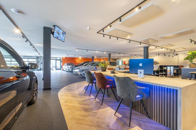 Mercedes-Benz CLA-KLASSE Shooting Brake 180 Business Solution AMG | Dak| Alcantara stuur | Trekhaak