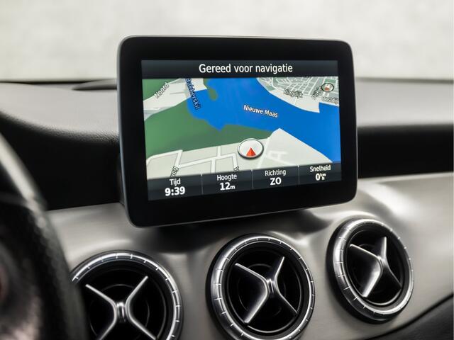 Mercedes-Benz CLA-KLASSE 180 AMG Sport Automaat (GROOT NAVI, LEDER/ALCANTARA, GETINT GLAS, DIAMOND GRILL, SPORTSTOELEN, PARKEERSENSOREN, LED KOPLAMPEN, NIEUWE APK, NIEUWSTAAT)