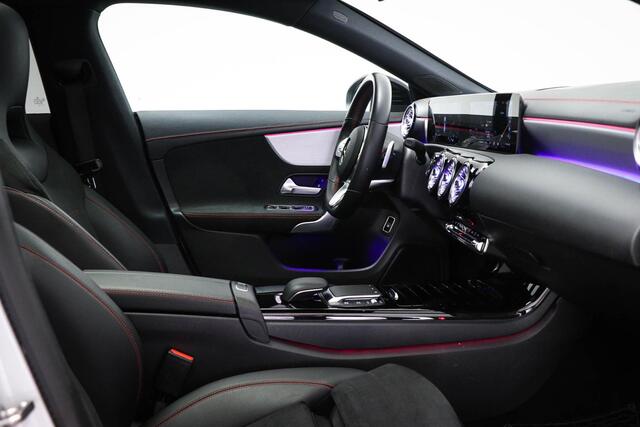 Mercedes-Benz CLA-KLASSE Shooting Brake 180 Business Solution AMG | WIDESCREEN | PANORAMADAK | DAB | APPLE | CAMERA
