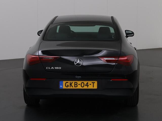 Mercedes-Benz CLA-KLASSE 180 Star Edition 2x groot scherm | 17 inch LM velgen | Led verlichting | Climate control