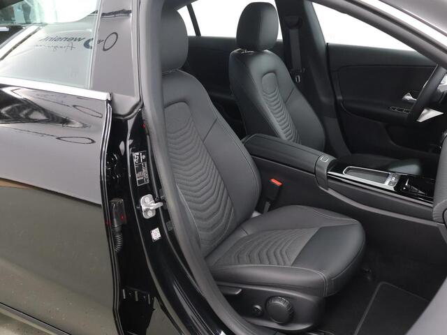 Mercedes-Benz CLA-KLASSE 180 Star Edition 2x groot scherm | 17 inch LM velgen | Led verlichting | Climate control