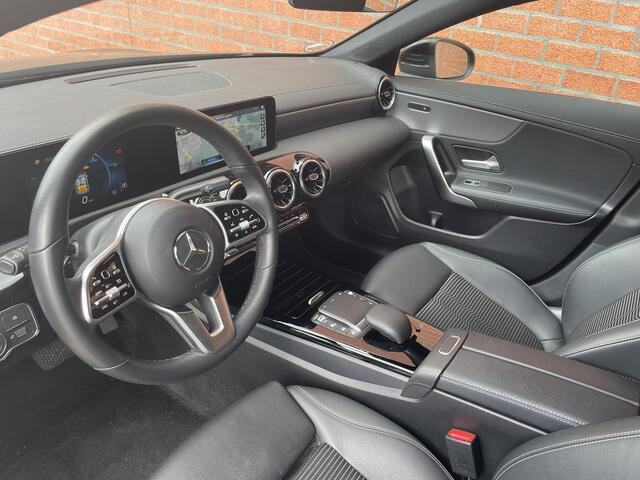 Mercedes-Benz CLA-KLASSE Shooting Brake 200 163pk DCT Progressive | Navigatie | Camera | Parkeersensoren | Elektrische achterklep | Stoelverwarming | Cruise Control | Ledverlichting | Climate Control