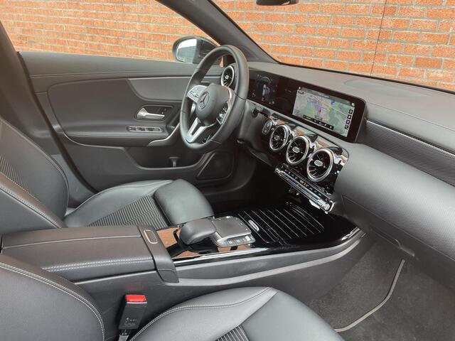 Mercedes-Benz CLA-KLASSE Shooting Brake 200 163pk DCT Progressive | Navigatie | Camera | Parkeersensoren | Elektrische achterklep | Stoelverwarming | Cruise Control | Ledverlichting | Climate Control
