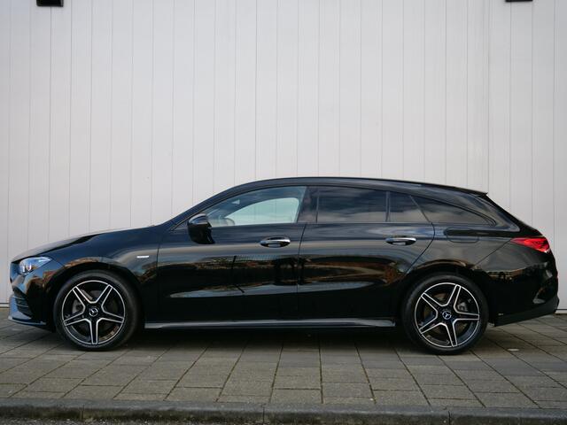Mercedes-Benz CLA-KLASSE Shooting Brake 250 e AMG Line Automaat Panoramadak / Sfeerverlichting / Trekhaak