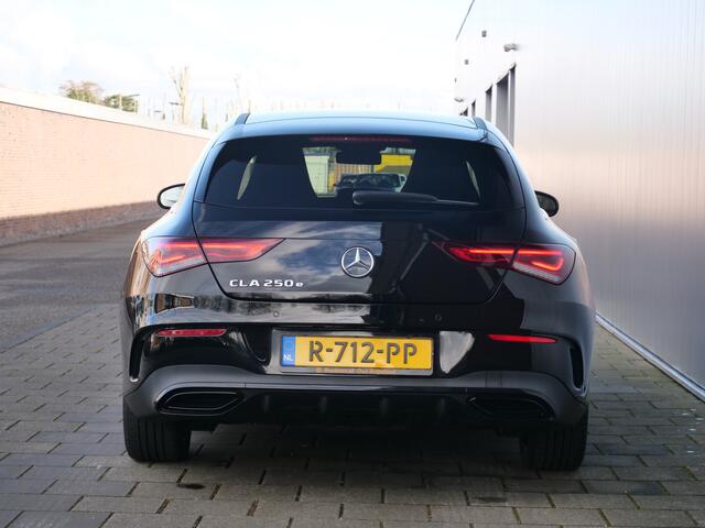 Mercedes-Benz CLA-KLASSE Shooting Brake 250 e AMG Line Automaat Panoramadak / Sfeerverlichting / Trekhaak
