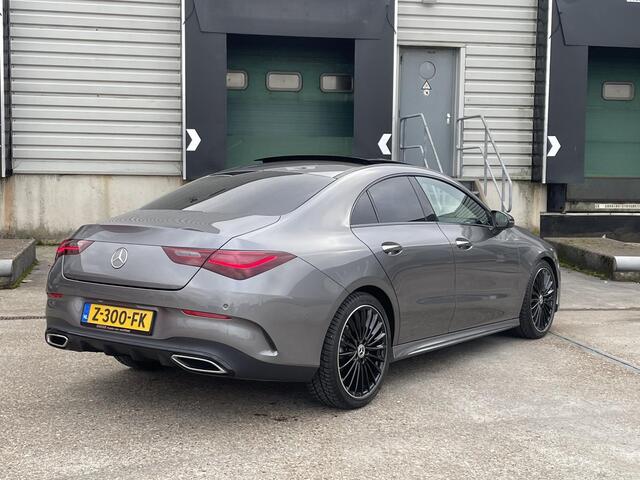 Mercedes-Benz CLA-KLASSE 180 | Panoramadak | AMG | Premium | Nightpakket | Achteruitrijcamera | Stoelverwarming | Sfeerverlichting