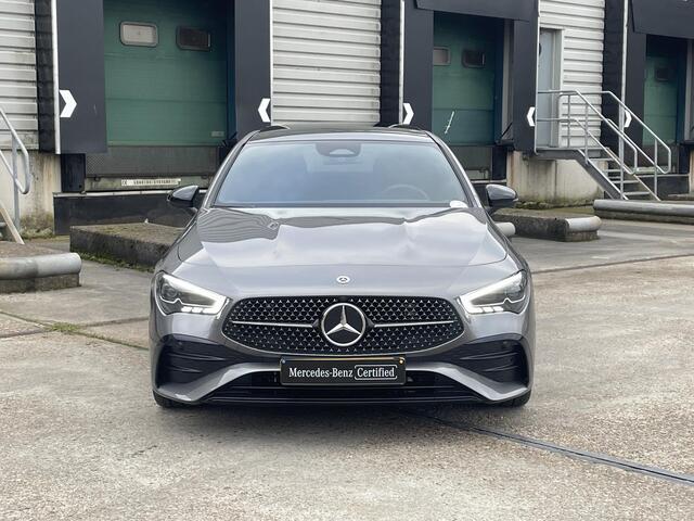 Mercedes-Benz CLA-KLASSE 180 | Panoramadak | AMG | Premium | Nightpakket | Achteruitrijcamera | Stoelverwarming | Sfeerverlichting