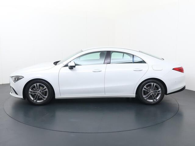 Mercedes-Benz CLA-KLASSE 180 Business Solution | 136 PK | Automaat | Navigatiesysteem | LED verlichting |