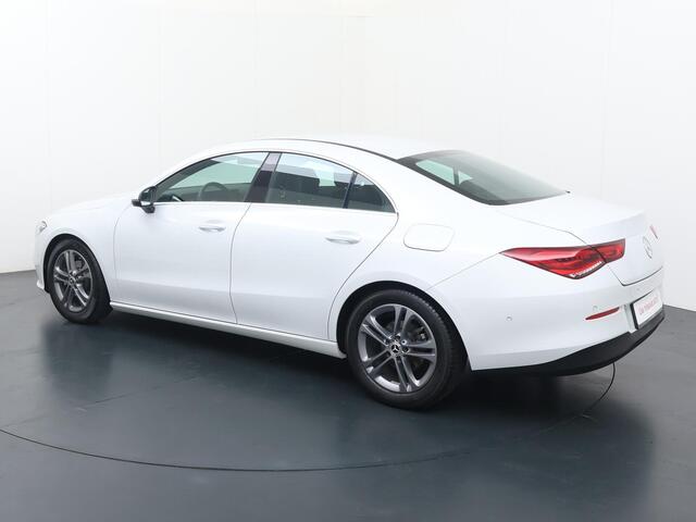 Mercedes-Benz CLA-KLASSE 180 Business Solution | 136 PK | Automaat | Navigatiesysteem | LED verlichting |