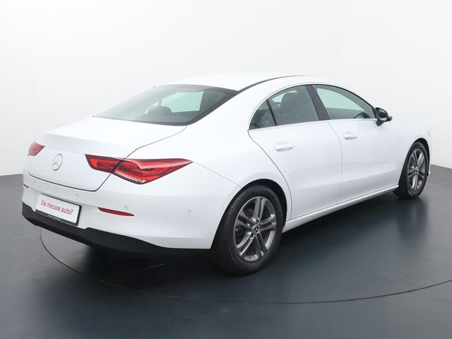 Mercedes-Benz CLA-KLASSE 180 Business Solution | 136 PK | Automaat | Navigatiesysteem | LED verlichting |