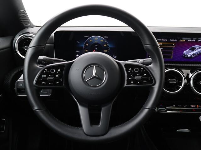 Mercedes-Benz CLA-KLASSE 180 Business Solution | 136 PK | Automaat | Navigatiesysteem | LED verlichting |