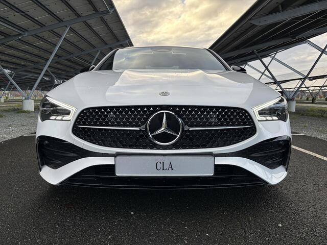 Mercedes-Benz CLA-KLASSE 180 Star Edition AMG Line | Night | Panoramadak | Parkeercamera | Sfeerverlichting | Stoelverwarming |
