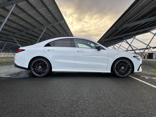 Mercedes-Benz CLA-KLASSE 180 Star Edition AMG Line | Night | Panoramadak | Parkeercamera | Sfeerverlichting | Stoelverwarming |