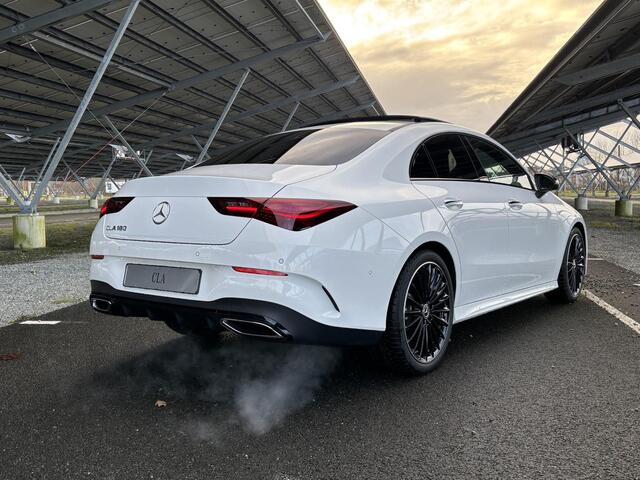 Mercedes-Benz CLA-KLASSE 180 Star Edition AMG Line | Night | Panoramadak | Parkeercamera | Sfeerverlichting | Stoelverwarming |