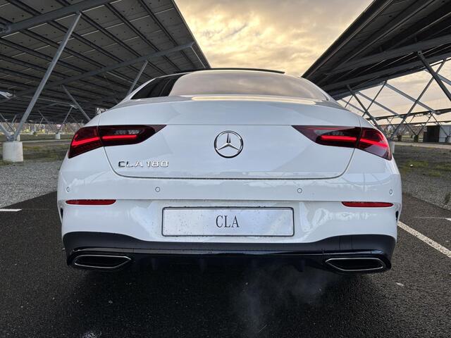 Mercedes-Benz CLA-KLASSE 180 Star Edition AMG Line | Night | Panoramadak | Parkeercamera | Sfeerverlichting | Stoelverwarming |