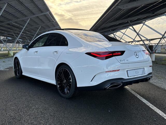 Mercedes-Benz CLA-KLASSE 180 Star Edition AMG Line | Night | Panoramadak | Parkeercamera | Sfeerverlichting | Stoelverwarming |