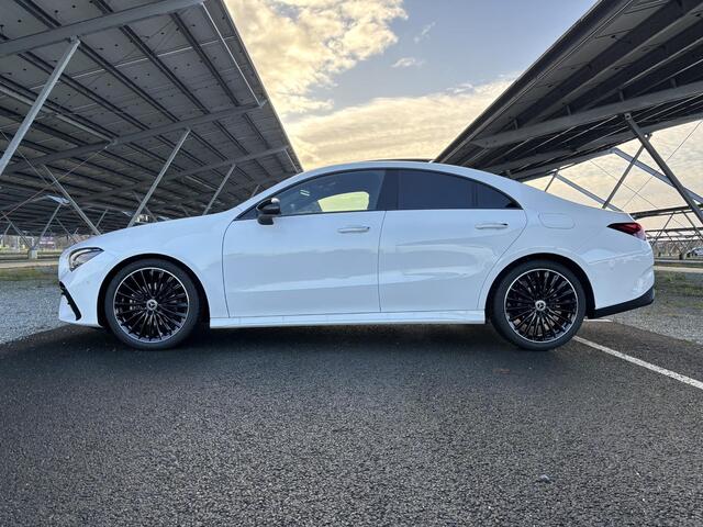 Mercedes-Benz CLA-KLASSE 180 Star Edition AMG Line | Night | Panoramadak | Parkeercamera | Sfeerverlichting | Stoelverwarming |