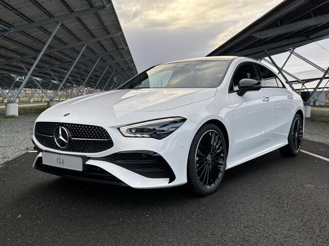 Mercedes-Benz CLA-KLASSE 180 Star Edition AMG Line | Night | Panoramadak | Parkeercamera | Sfeerverlichting | Stoelverwarming |
