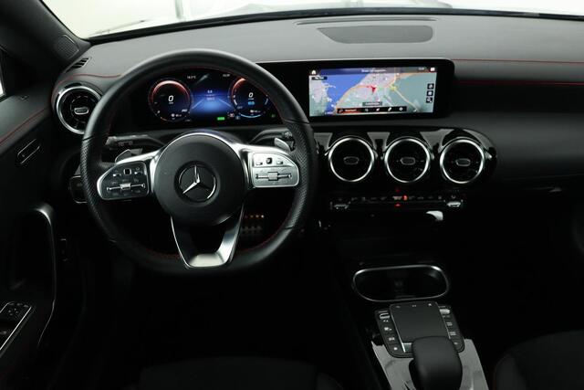 Mercedes-Benz CLA-KLASSE Shooting Brake 250e AMG Night | Stoelverwarming | 360 camera | Carplay | Leder/Alcantara | Full LED | Navigatie | Full LED | Park Assist