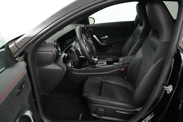 Mercedes-Benz CLA-KLASSE Shooting Brake 250e AMG Night | Stoelverwarming | 360 camera | Carplay | Leder/Alcantara | Full LED | Navigatie | Full LED | Park Assist