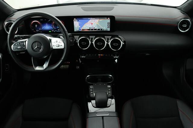 Mercedes-Benz CLA-KLASSE Shooting Brake 250e AMG Night | Stoelverwarming | 360 camera | Carplay | Leder/Alcantara | Full LED | Navigatie | Full LED | Park Assist