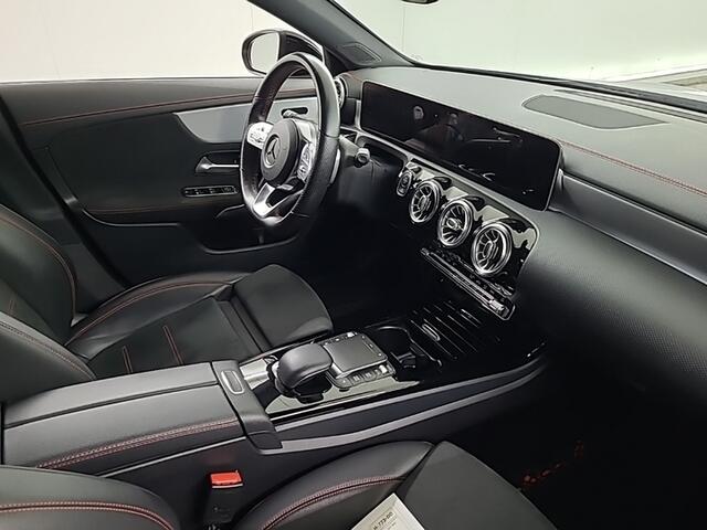 Mercedes-Benz CLA-KLASSE Shooting Brake 200 AMG Night [SFEERLICHT, KEYLESS, TREKHAAK, ELEK. ACHTERKLEP, NIEUWSTAAT]