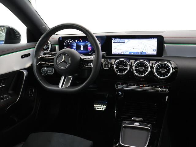 Mercedes-Benz CLA-KLASSE 180 Shooting Brake AMG Line | Panoramadak | Night Pakket | 19 inch | Sfeerverlichting | Spectraalblauw