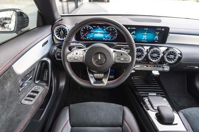 Mercedes-Benz CLA-KLASSE 180 Coupe AMG line | Distronic | Panoramadak | Multibeam LED | Sfeerverlichting | Keyless | Sfeerverlichting | Stoelverwarming | Achteruitrijcamera | DAB +