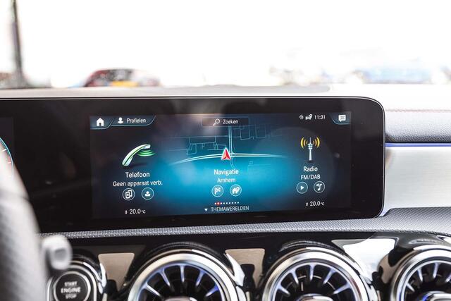 Mercedes-Benz CLA-KLASSE 180 Coupe AMG line | Distronic | Panoramadak | Multibeam LED | Sfeerverlichting | Keyless | Sfeerverlichting | Stoelverwarming | Achteruitrijcamera | DAB +