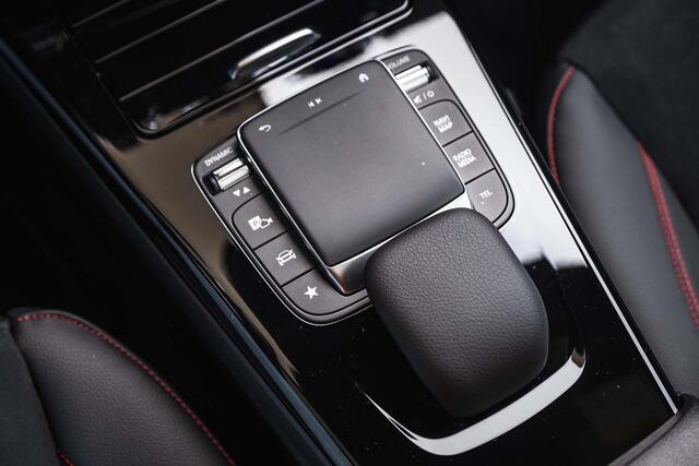 Mercedes-Benz CLA-KLASSE 180 Coupe AMG line | Distronic | Panoramadak | Multibeam LED | Sfeerverlichting | Keyless | Sfeerverlichting | Stoelverwarming | Achteruitrijcamera | DAB +