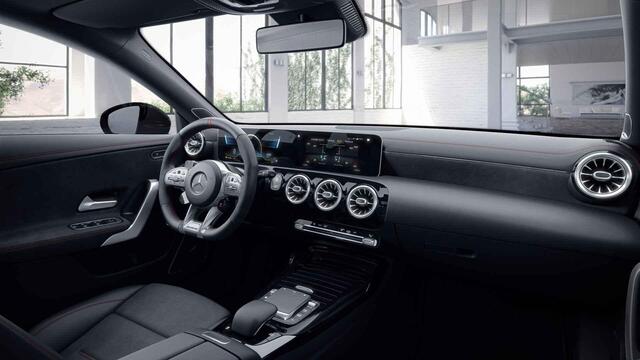 Mercedes-Benz CLA-KLASSE AMG 45 S 4MATIC+ | Burmester | Panoramadak | Keyless | Nightpakket | Dodehoekassistent | Sfeerverlichting