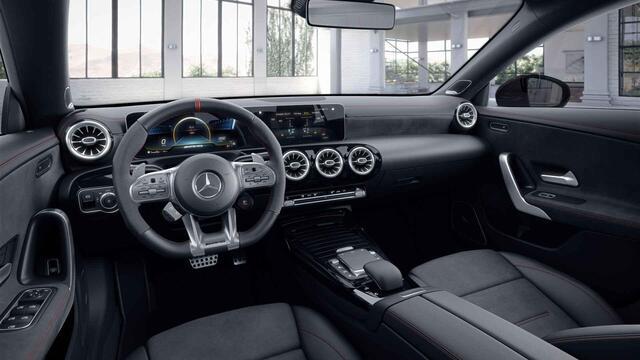 Mercedes-Benz CLA-KLASSE AMG 45 S 4MATIC+ | Burmester | Panoramadak | Keyless | Nightpakket | Dodehoekassistent | Sfeerverlichting