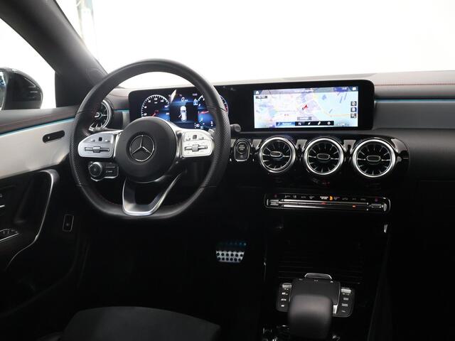 Mercedes-Benz CLA-KLASSE Shooting Brake 200 AMG Line | Navigatie | Parkeercamera | Stoelverwarming | Keyless Go |