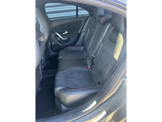 Mercedes-Benz CLA-KLASSE 180 AMG Panorama Widescreen 20 inch Mercedes-Benz CLA-klasse 180 Business Solution AMG