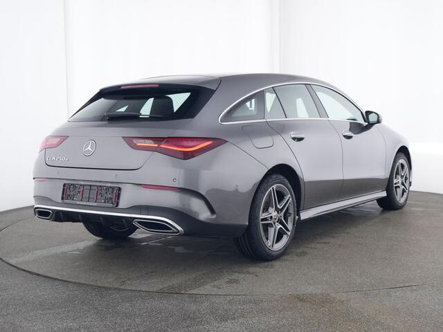 Mercedes-Benz CLA-KLASSE Shooting Brake 250 e AMG Face Lift Plug-In Hybride | AMG Line Advanced Plus | Dodehoek Assist | AC Laden 11kW | Stuur en Stoelverwarming | Inclusief 24 maanden Mercedes-Benz Certified garantie voor Europa.