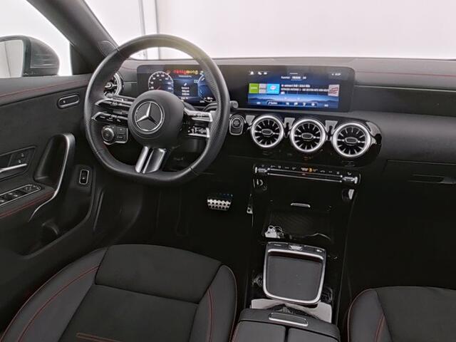 Mercedes-Benz CLA-KLASSE Shooting Brake 250 e AMG Face Lift Plug-In Hybride | AMG Line Advanced Plus | Dodehoek Assist | AC Laden 11kW | Stuur en Stoelverwarming | Inclusief 24 maanden Mercedes-Benz Certified garantie voor Europa.