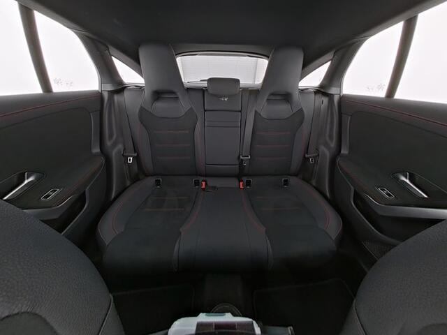 Mercedes-Benz CLA-KLASSE Shooting Brake 250 e AMG Face Lift Plug-In Hybride | AMG Line Advanced Plus | Dodehoek Assist | AC Laden 11kW | Stuur en Stoelverwarming | Inclusief 24 maanden Mercedes-Benz Certified garantie voor Europa.
