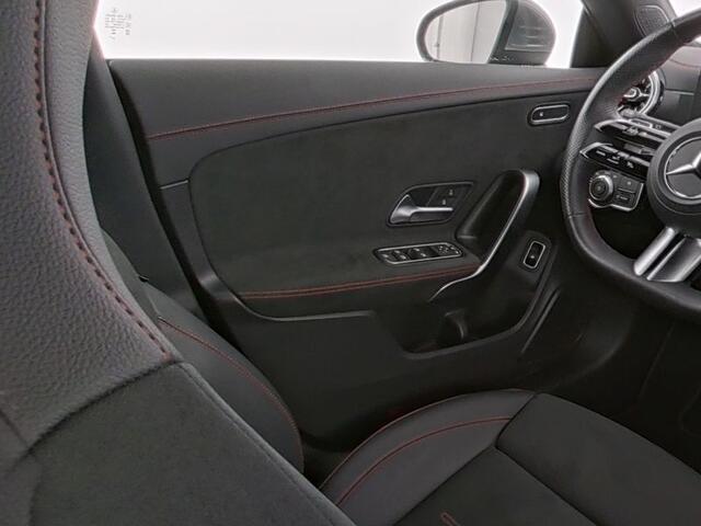 Mercedes-Benz CLA-KLASSE Shooting Brake 250 e AMG Face Lift Plug-In Hybride | AMG Line Advanced Plus | Dodehoek Assist | AC Laden 11kW | Stuur en Stoelverwarming | Inclusief 24 maanden Mercedes-Benz Certified garantie voor Europa.