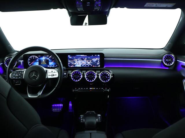Mercedes-Benz CLA-KLASSE 200 Business Solution AMG | AMG Line | Night Pakket | Sfeerverlichting | Achteruitrijcamera | LED koplampen | Inclusief 24 maanden MB Certified garantie voor Europa.