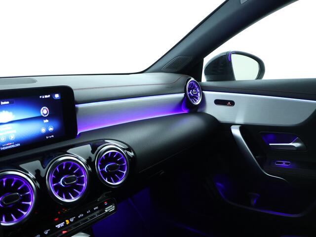 Mercedes-Benz CLA-KLASSE 200 Business Solution AMG | AMG Line | Night Pakket | Sfeerverlichting | Achteruitrijcamera | LED koplampen | Inclusief 24 maanden MB Certified garantie voor Europa.