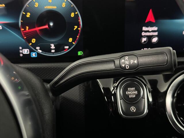Mercedes-Benz CLA-KLASSE 180 Business Solution AMG | Camera | Climatronic | Trekhaak wegklapbaar | Navigatie |