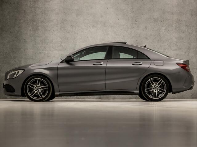 Mercedes-Benz CLA-KLASSE 180 AMG Sport Automaat (SCHUIFDAK, APPLE CARPLAY, GROOT NAVI, LEDER/ALCANTARA, CAMERA, SPORTSTOELEN, STOELVERWARMING, KEYLESS, CRUISE, ZWART HEMEL, NIEUWSTAAT)