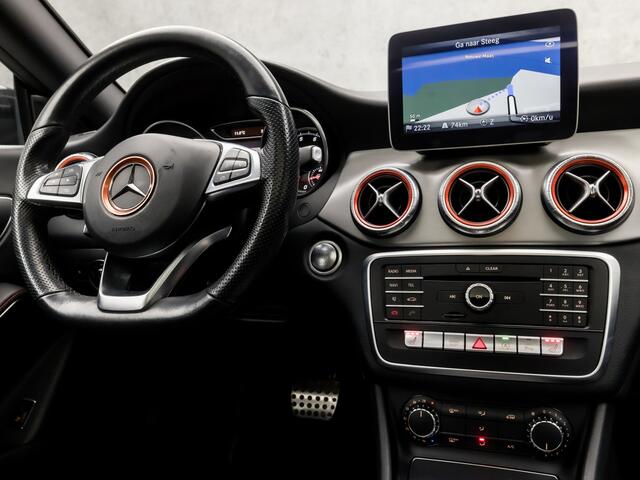 Mercedes-Benz CLA-KLASSE 180 AMG Sport Automaat (SCHUIFDAK, APPLE CARPLAY, GROOT NAVI, LEDER/ALCANTARA, CAMERA, SPORTSTOELEN, STOELVERWARMING, KEYLESS, CRUISE, ZWART HEMEL, NIEUWSTAAT)