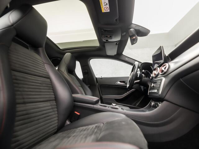 Mercedes-Benz CLA-KLASSE 180 AMG Sport Automaat (SCHUIFDAK, APPLE CARPLAY, GROOT NAVI, LEDER/ALCANTARA, CAMERA, SPORTSTOELEN, STOELVERWARMING, KEYLESS, CRUISE, ZWART HEMEL, NIEUWSTAAT)